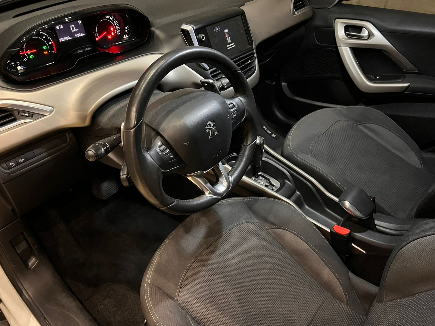 PEUGEOT 2008