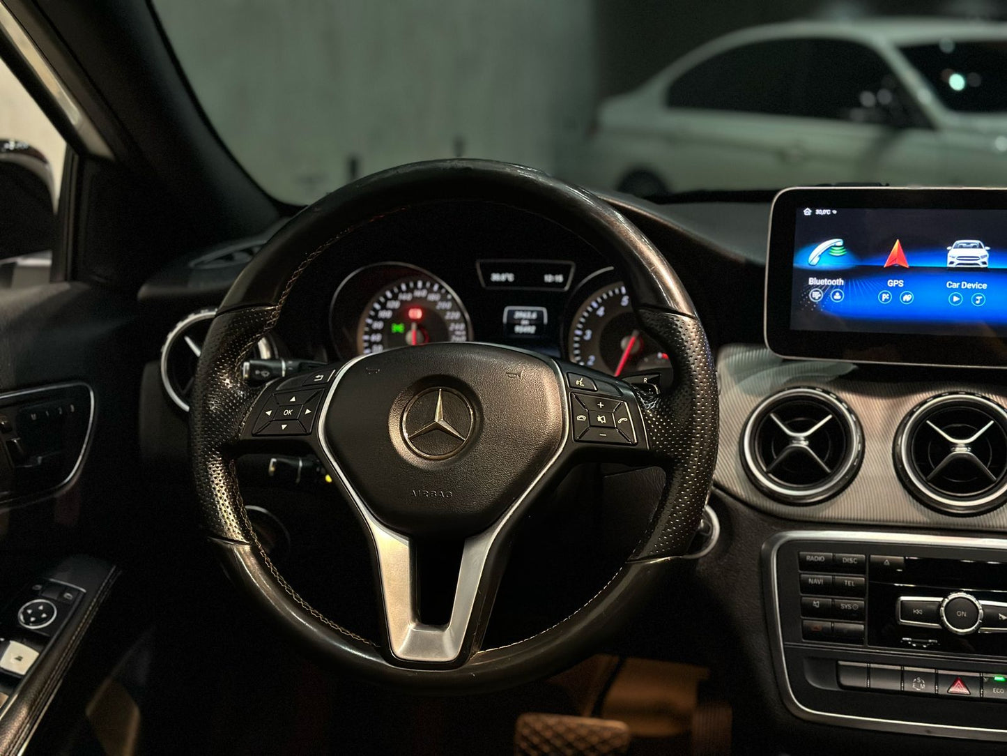 MERCEDES-BENZ GLA 200