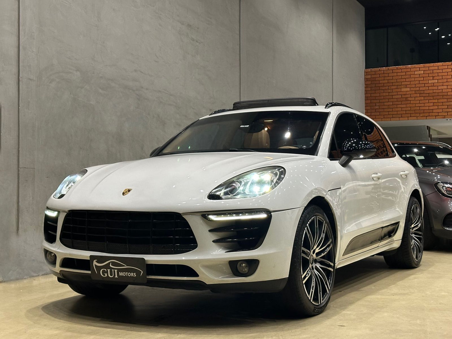 PORSCHE MACAN 2.0