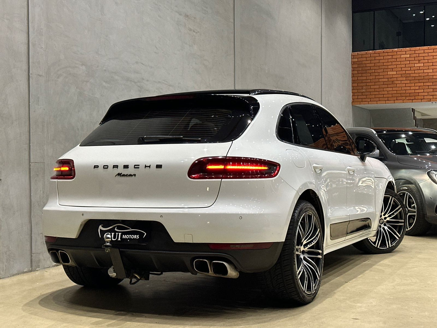 PORSCHE MACAN 2.0