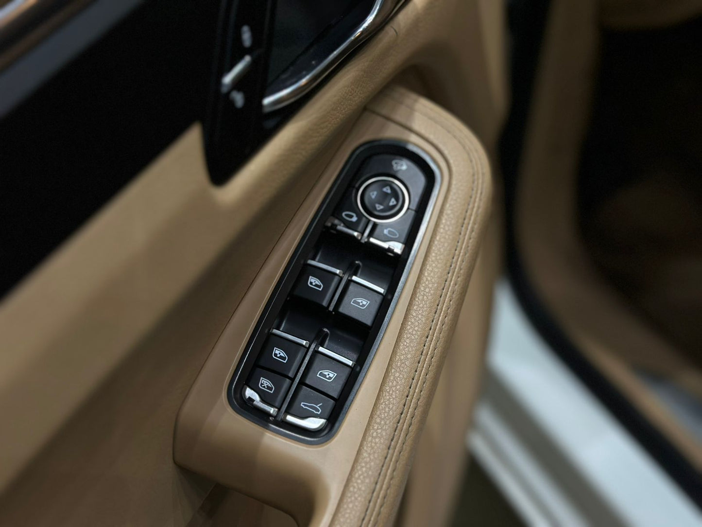 PORSCHE MACAN 2.0