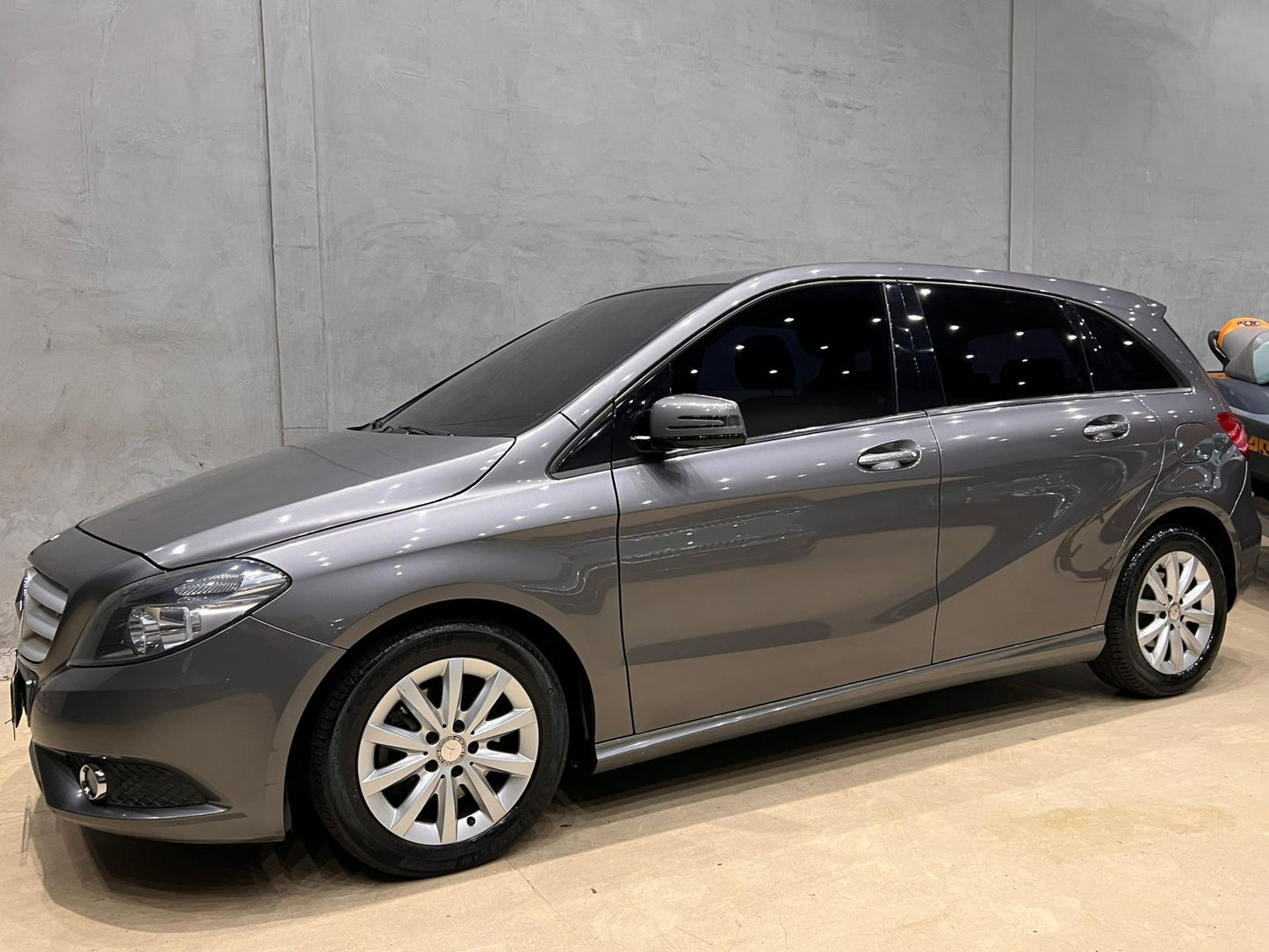 MERCEDES-BENZ B200 CGI