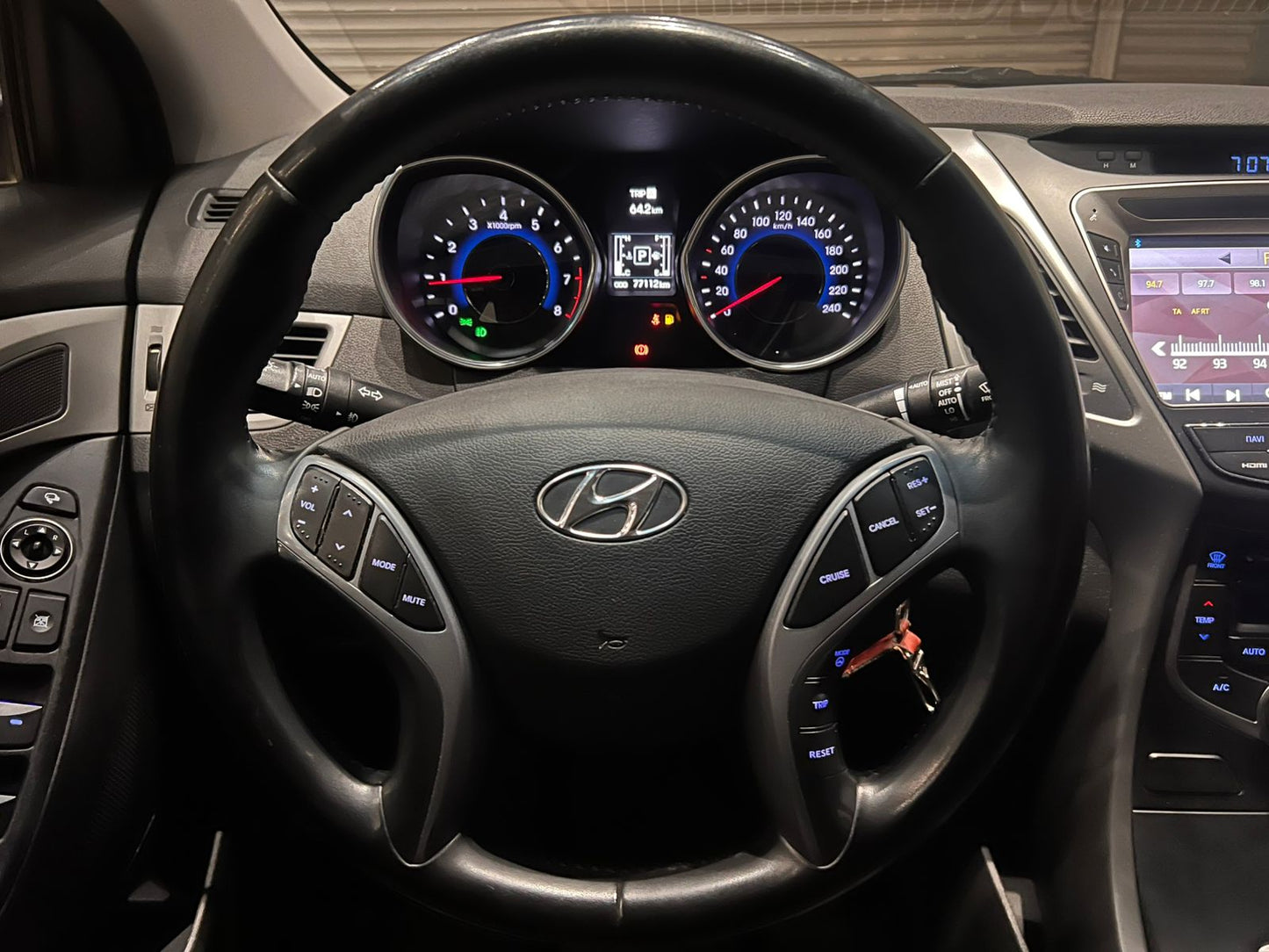 HYUNDAI ELANTRA