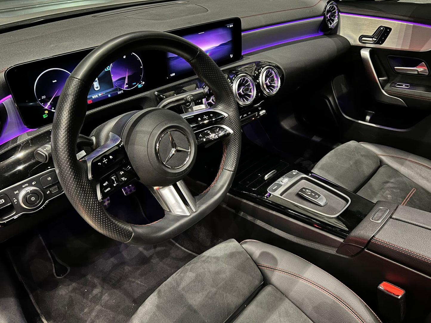 MERCEDES-BENZ CLA 200