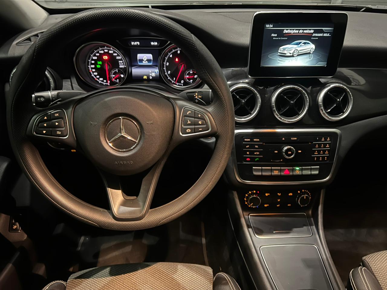 MERCEDES-BENZ CLA 180 1.6 CGI GASOLINA 7G-DCT