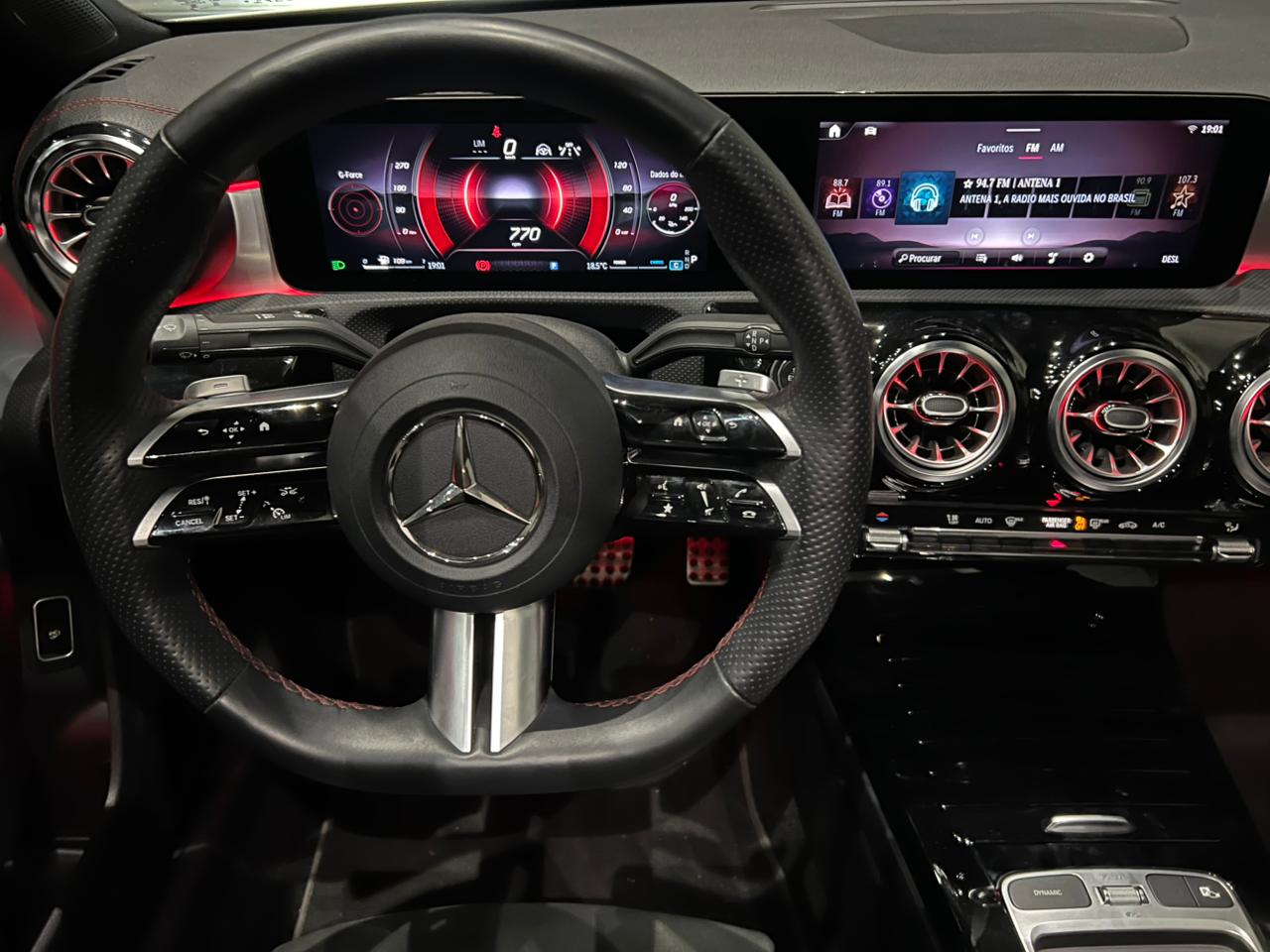 MERCEDES-BENZ CLA 200