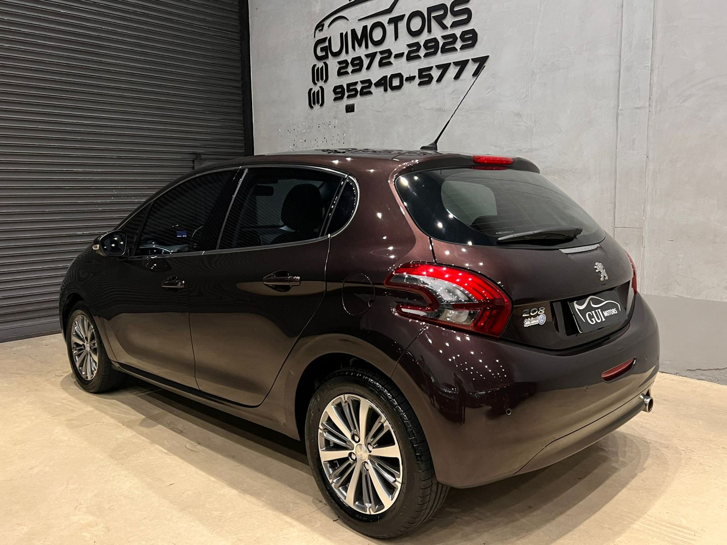 PEUGEOT 208