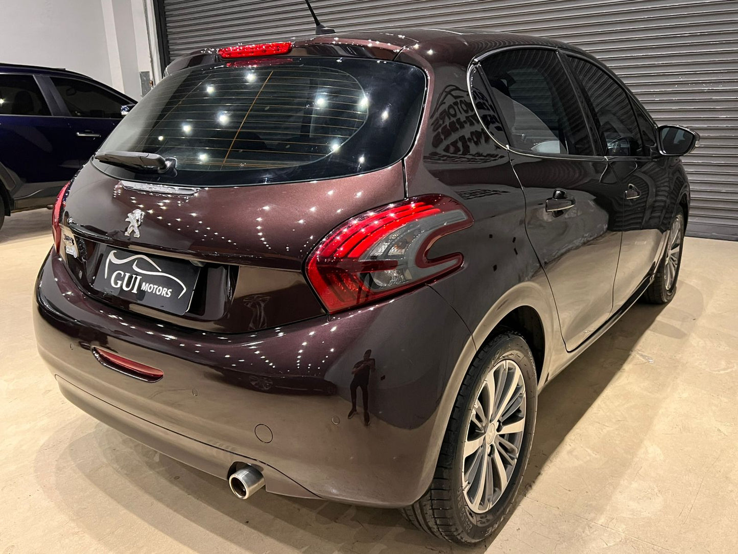 PEUGEOT 208