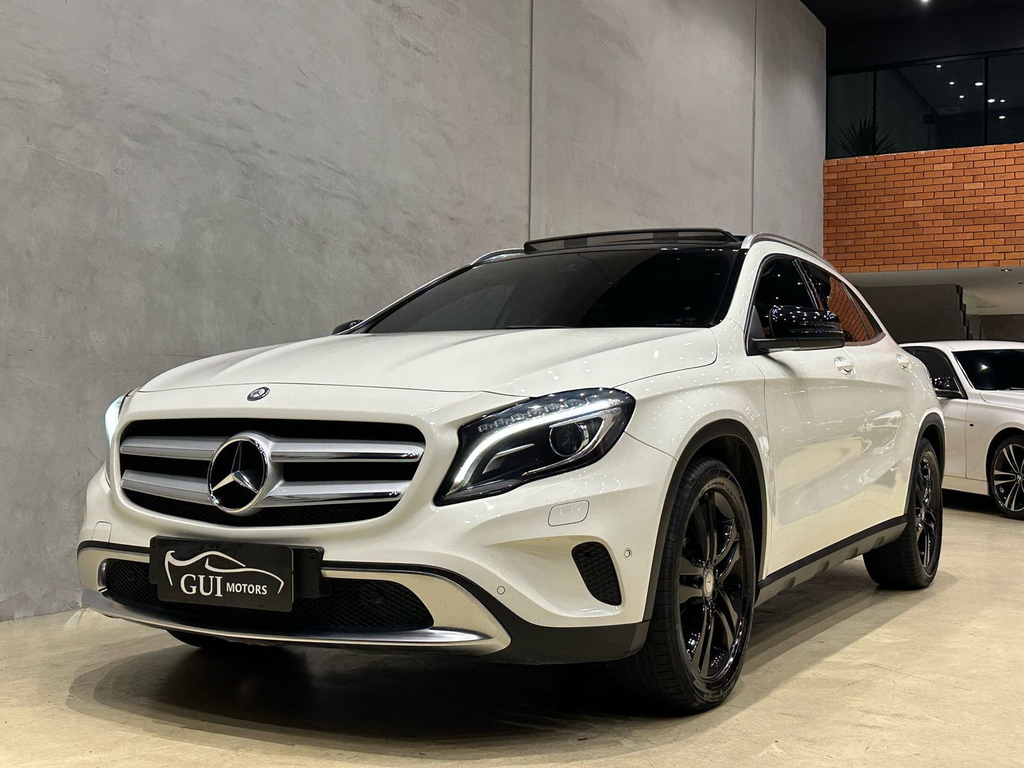 MERCEDES-BENZ GLA 200