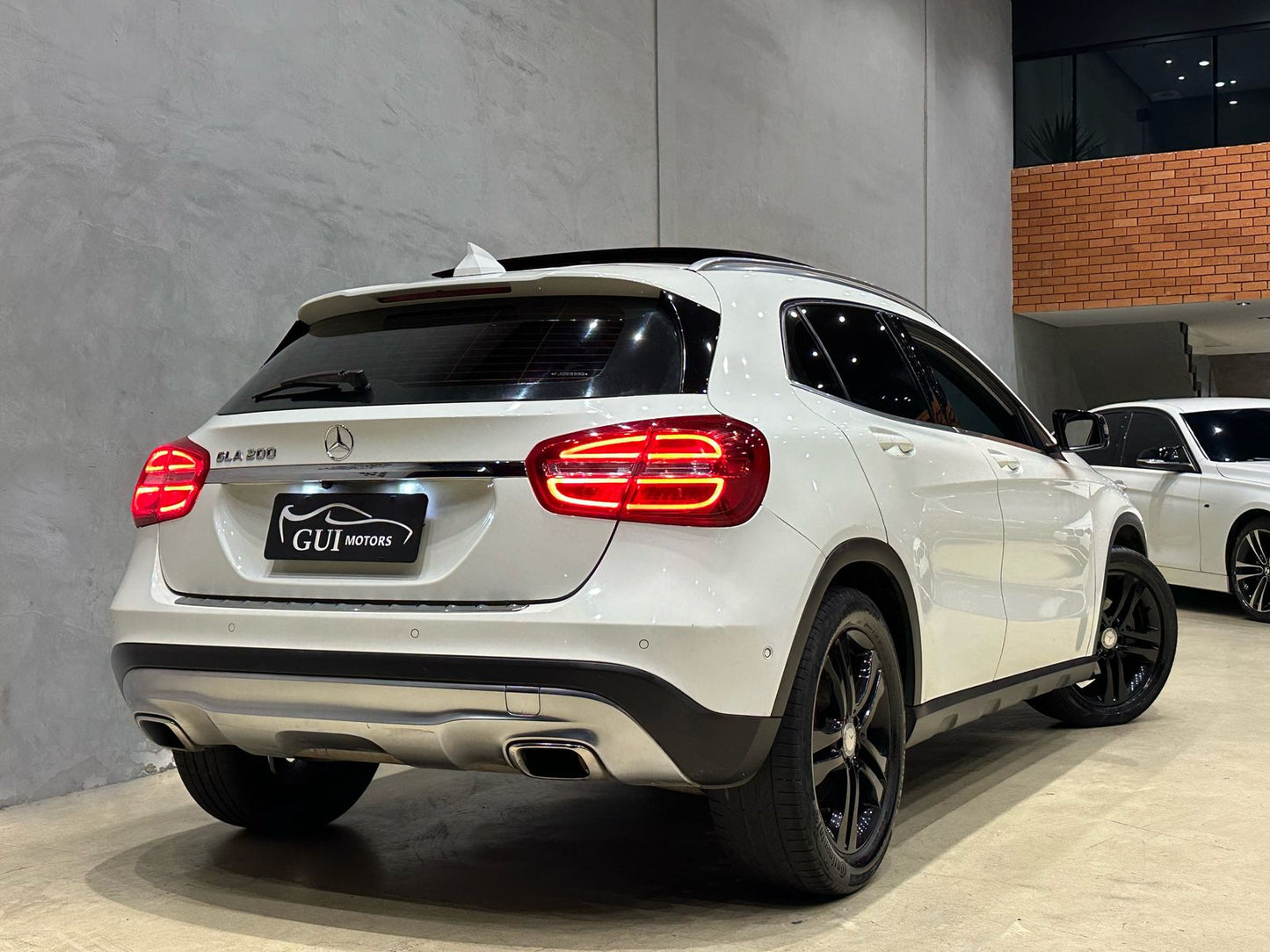MERCEDES-BENZ GLA 200