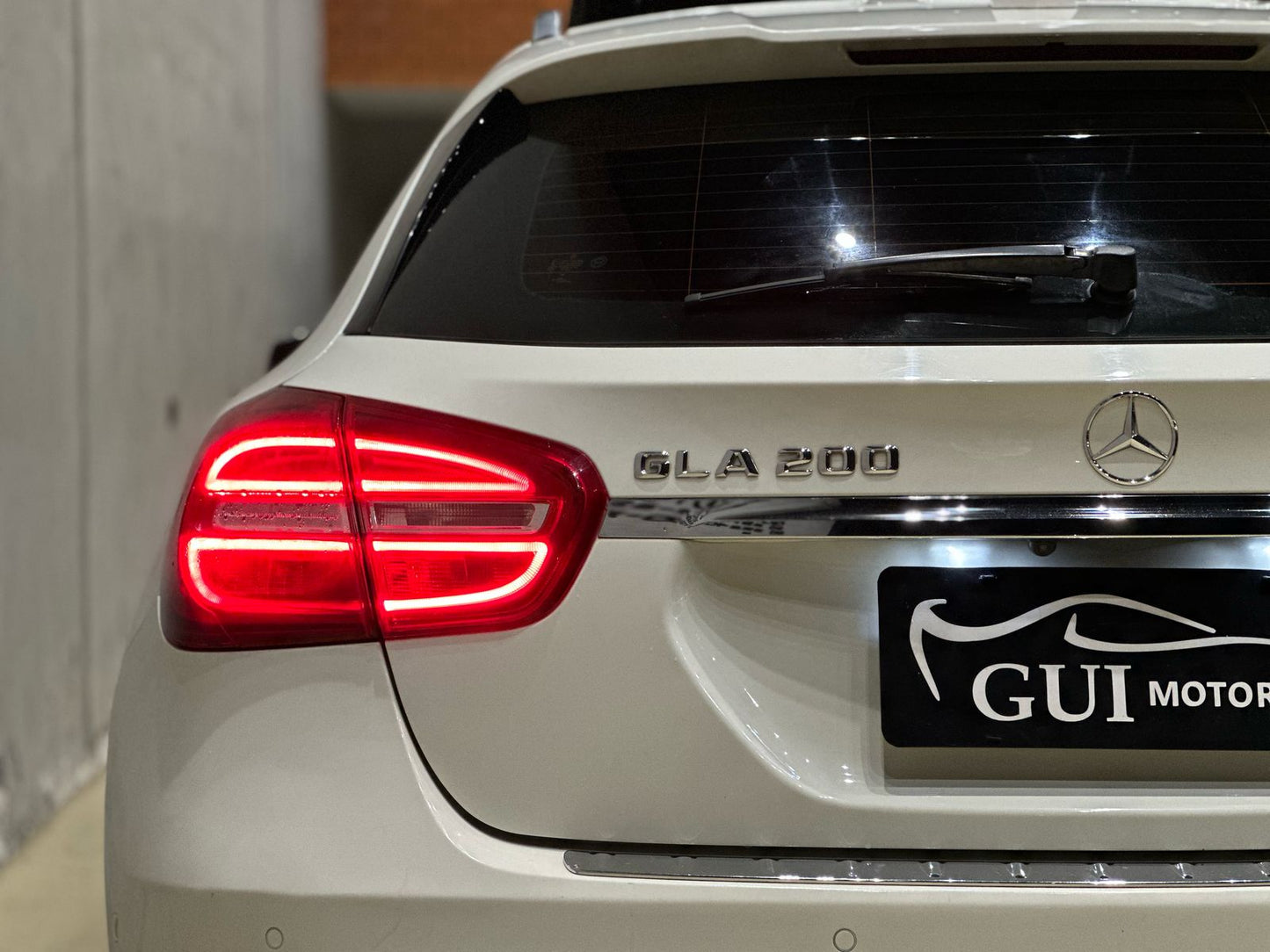 MERCEDES-BENZ GLA 200