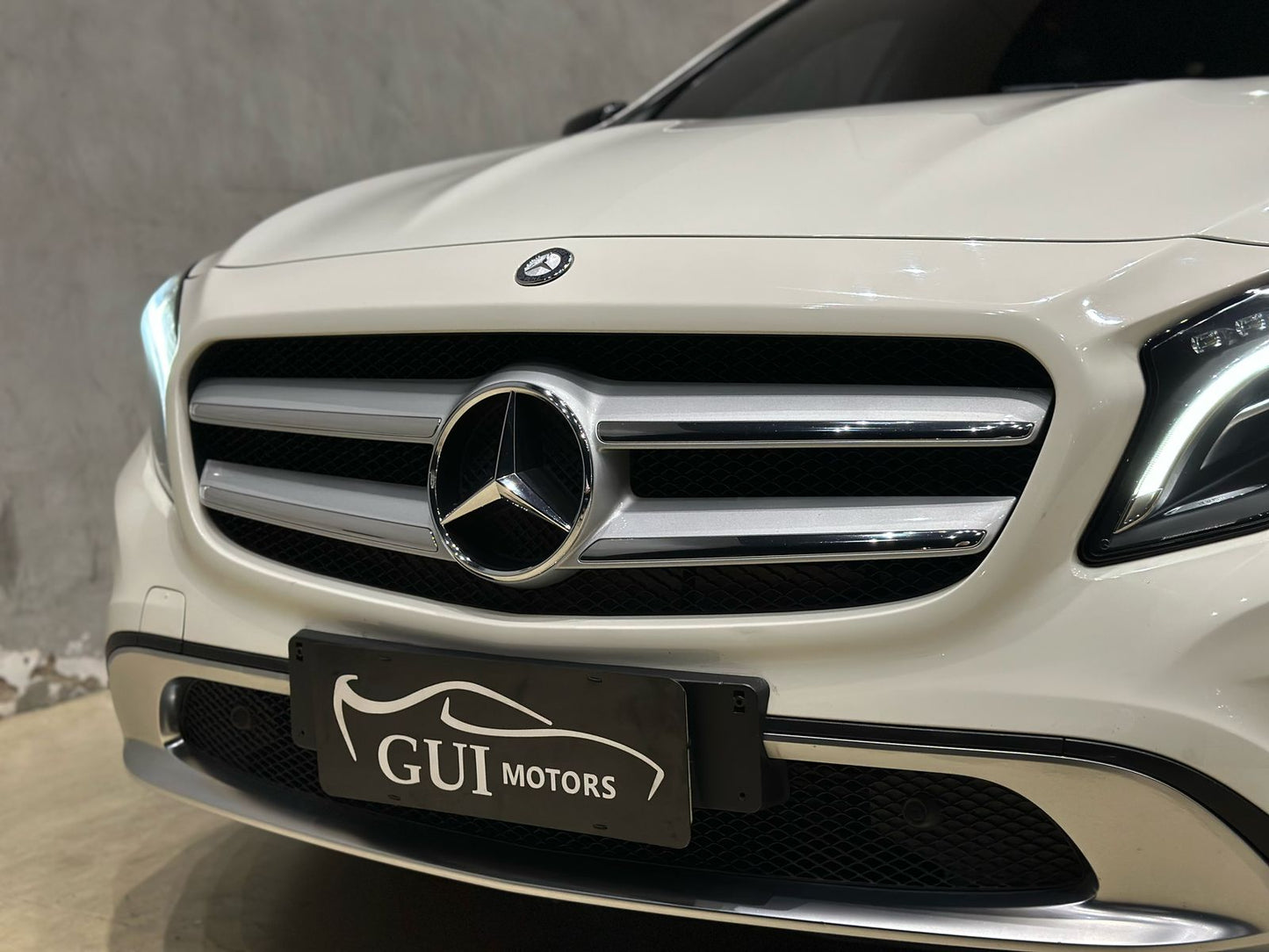 MERCEDES-BENZ GLA 200