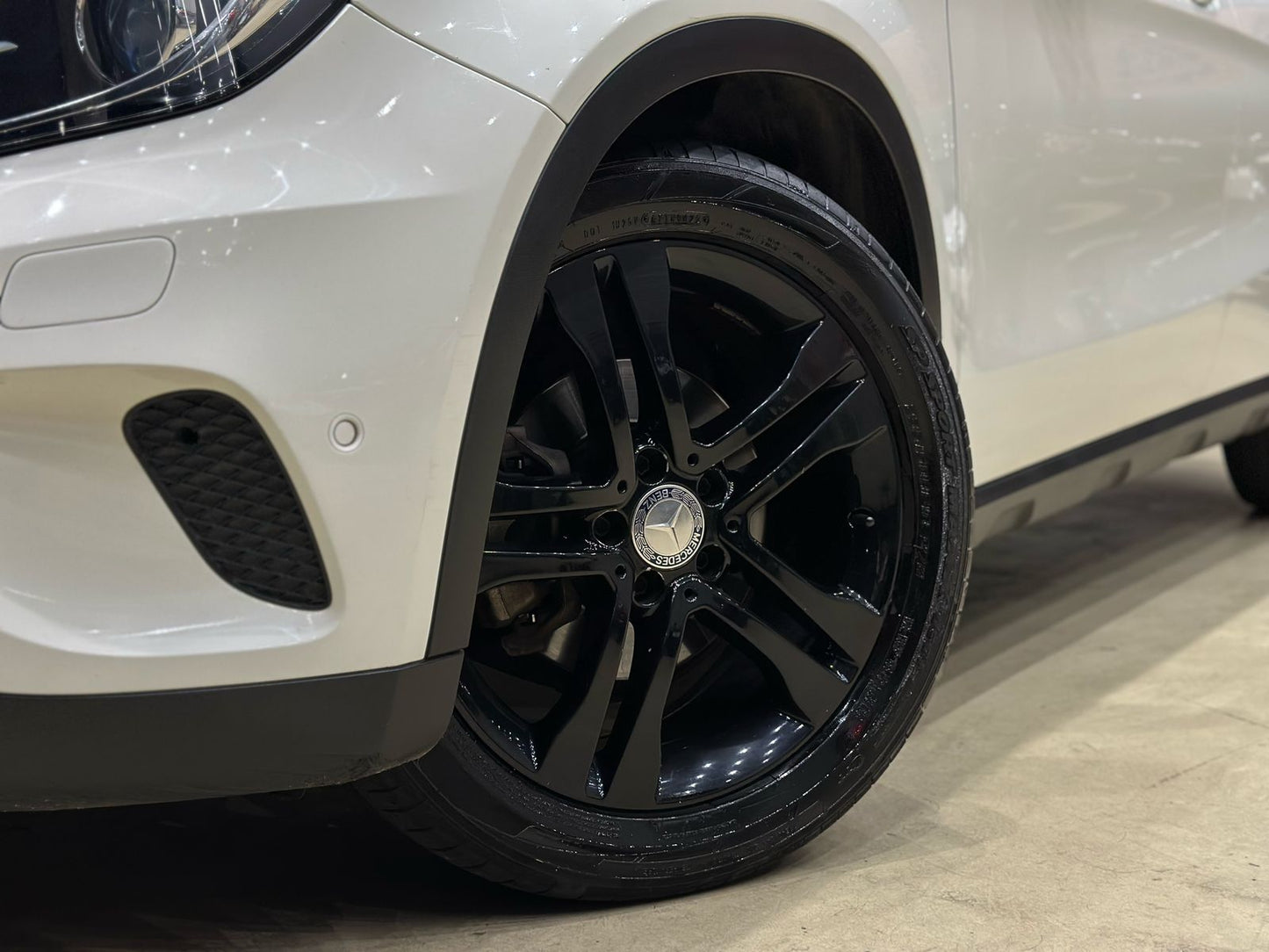 MERCEDES-BENZ GLA 200