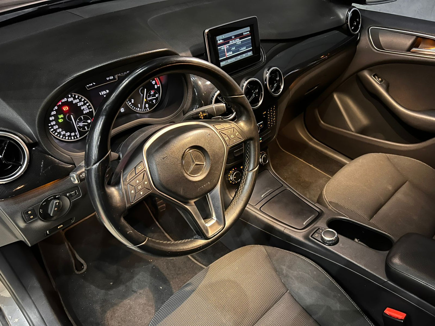 MERCEDES-BENZ B200 CGI