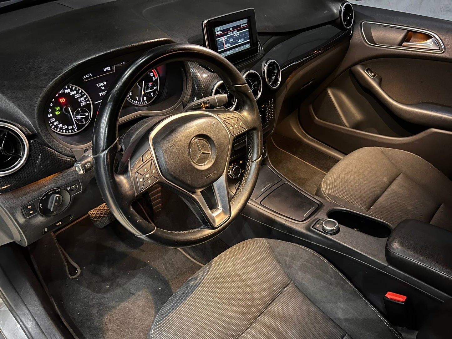 MERCEDES-BENZ B200 CGI