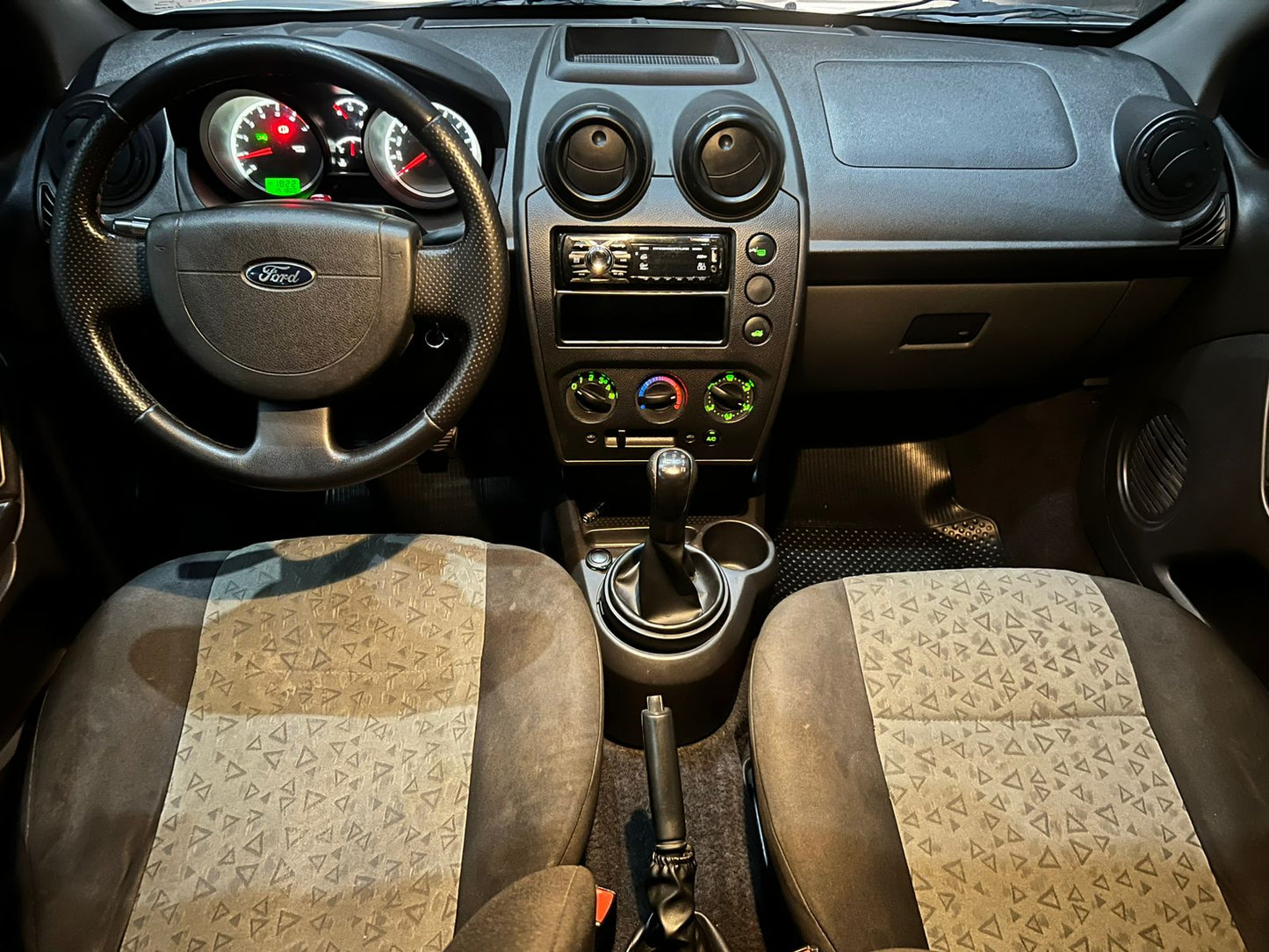 FORD FIESTA 1.6 MPI SEDAN 8V FLEX 4P MANUAL
