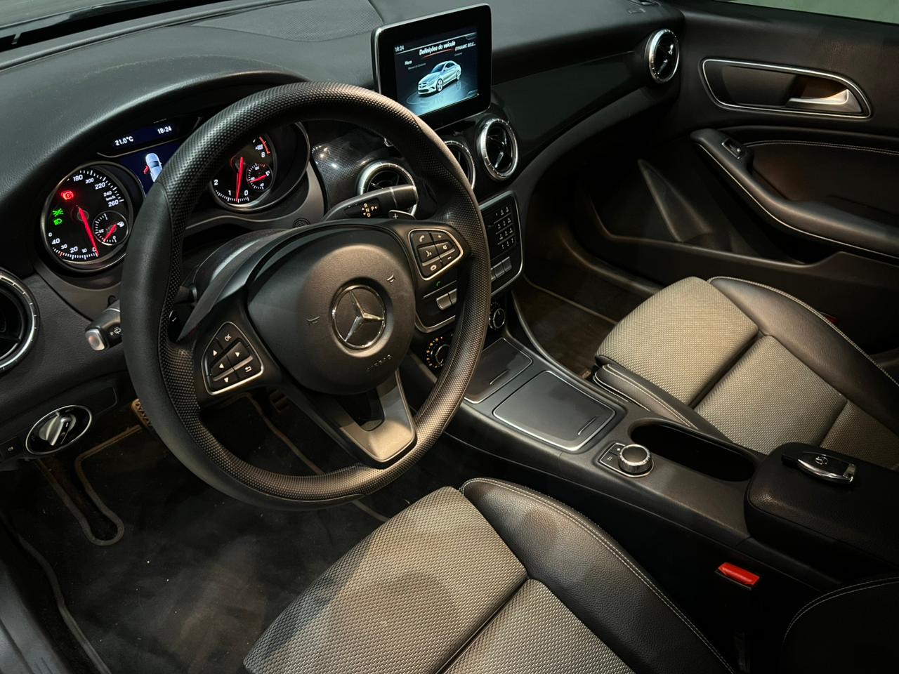 MERCEDES-BENZ CLA 180 1.6 CGI GASOLINA 7G-DCT